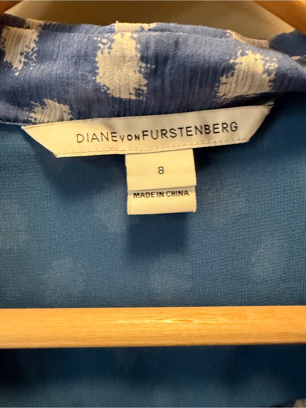 DVF Diane von Furstenberg Blue Silk Polka Dot Blouse Size 8 - Picture 4 of 9